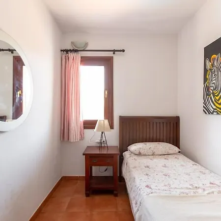 Rustica -heated Pool & Garden Near The Villa Corralejo